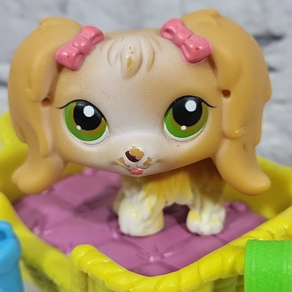 Littlest Pet Shop Figure #79 Maltese Puppy Dog In Basket Ready To Go Tag‎
